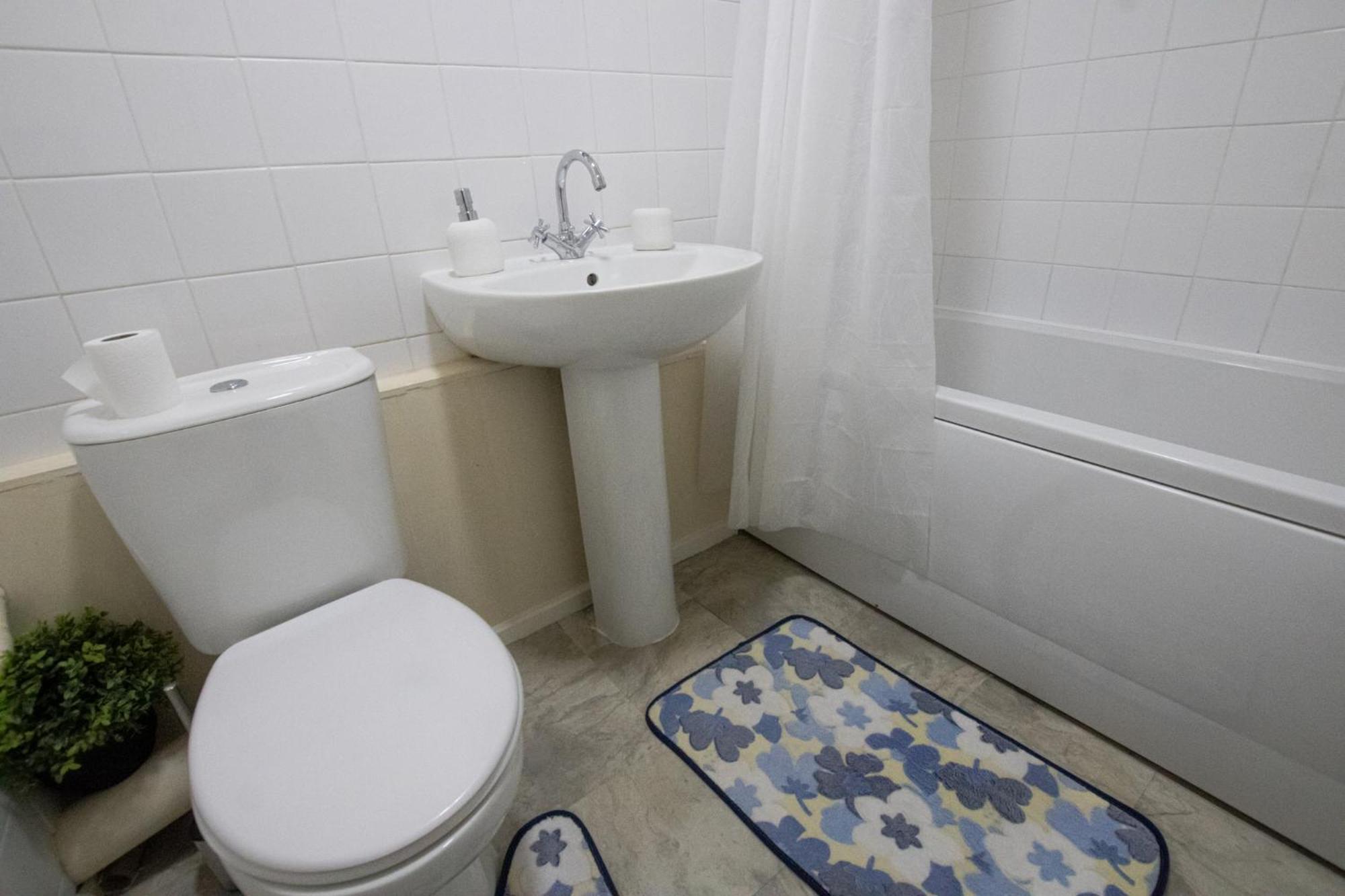 1 Bedroom In Centre